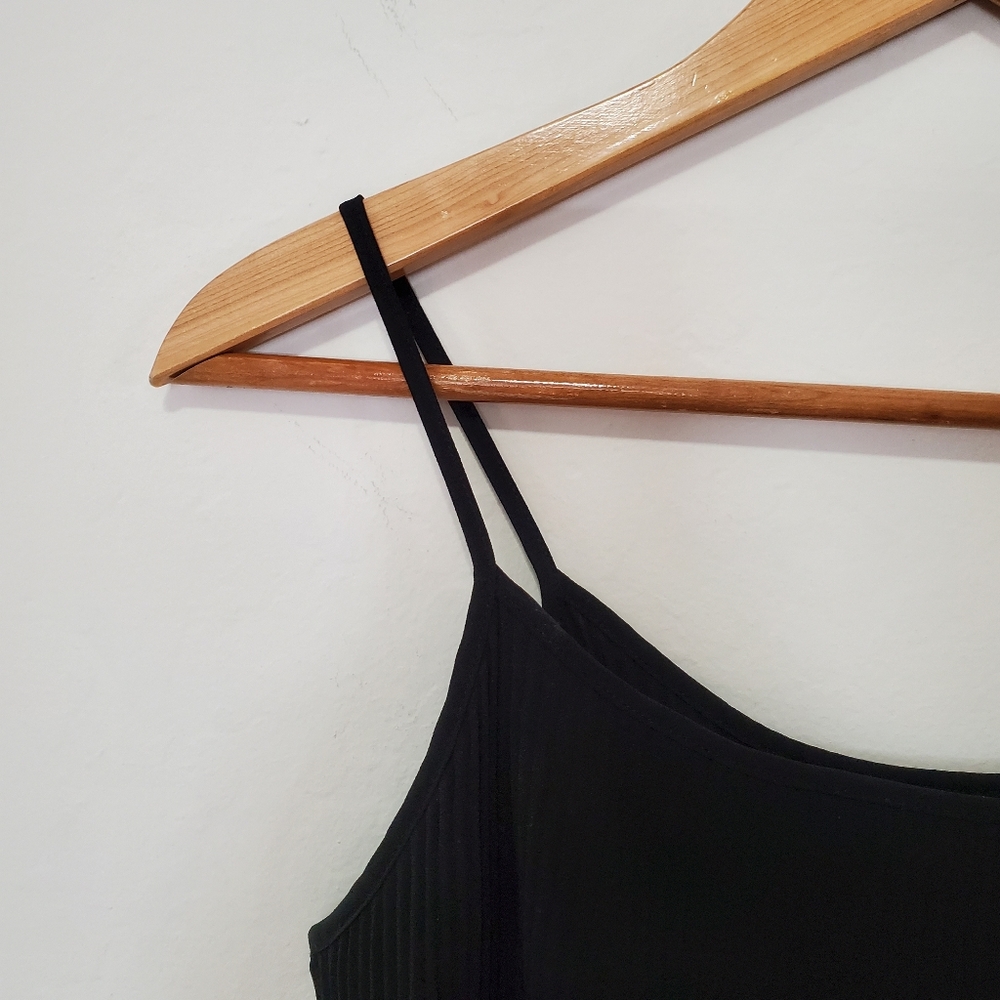 Black Ruffled Tank-Top - Picture 6 of 9